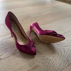 Nina satin pumps